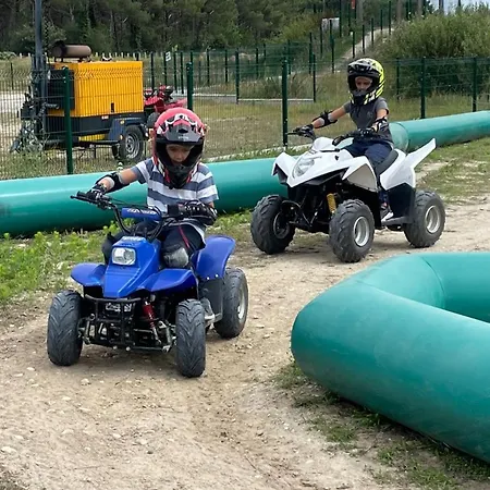 مكان تخييم Tente Spacieuse Animaux Admis - 6 Pers. - Api-1-52-2538 *